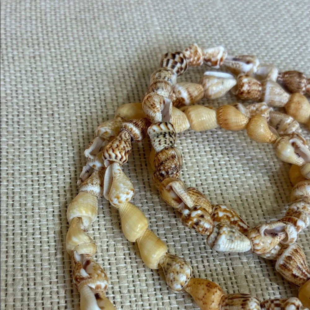Elegant vintage Shell Beaded Necklace - Picture 3 of 9